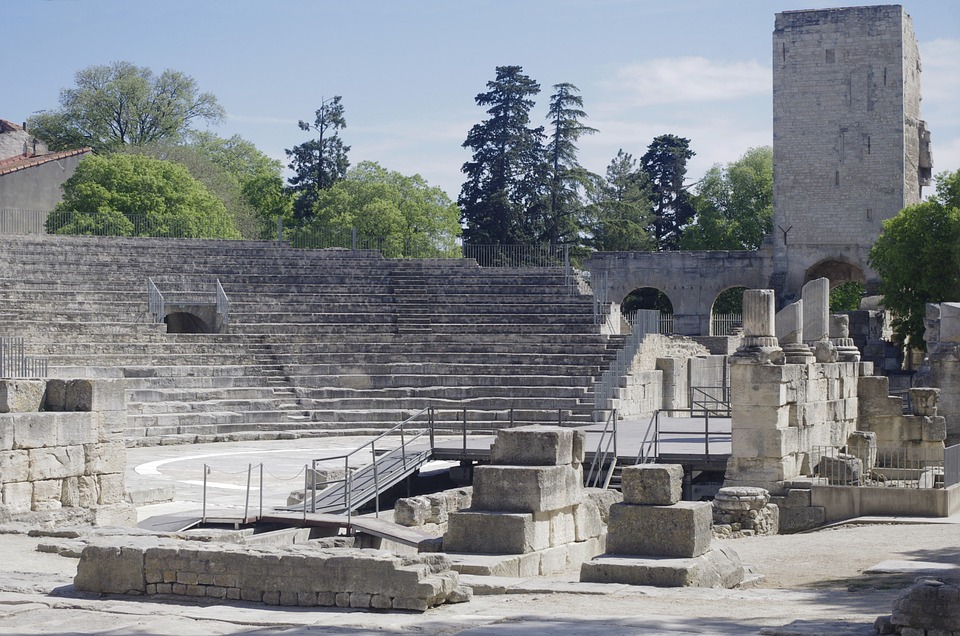 Visite Guidée de Arles Groupe, Excursion Arles, Visite Arles la Romaine, Guide Arles, Guide Conférencier Arles, Visite Guidée Arles, theatre antique Arles