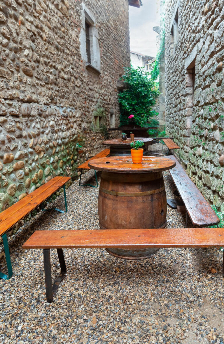 Visiter Pérouges avec un guide touristique (2h) N°1 – Ailleurs en ...