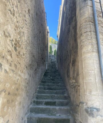 Visite de Lacoste, Guide Lacoste, Visite du Luberon